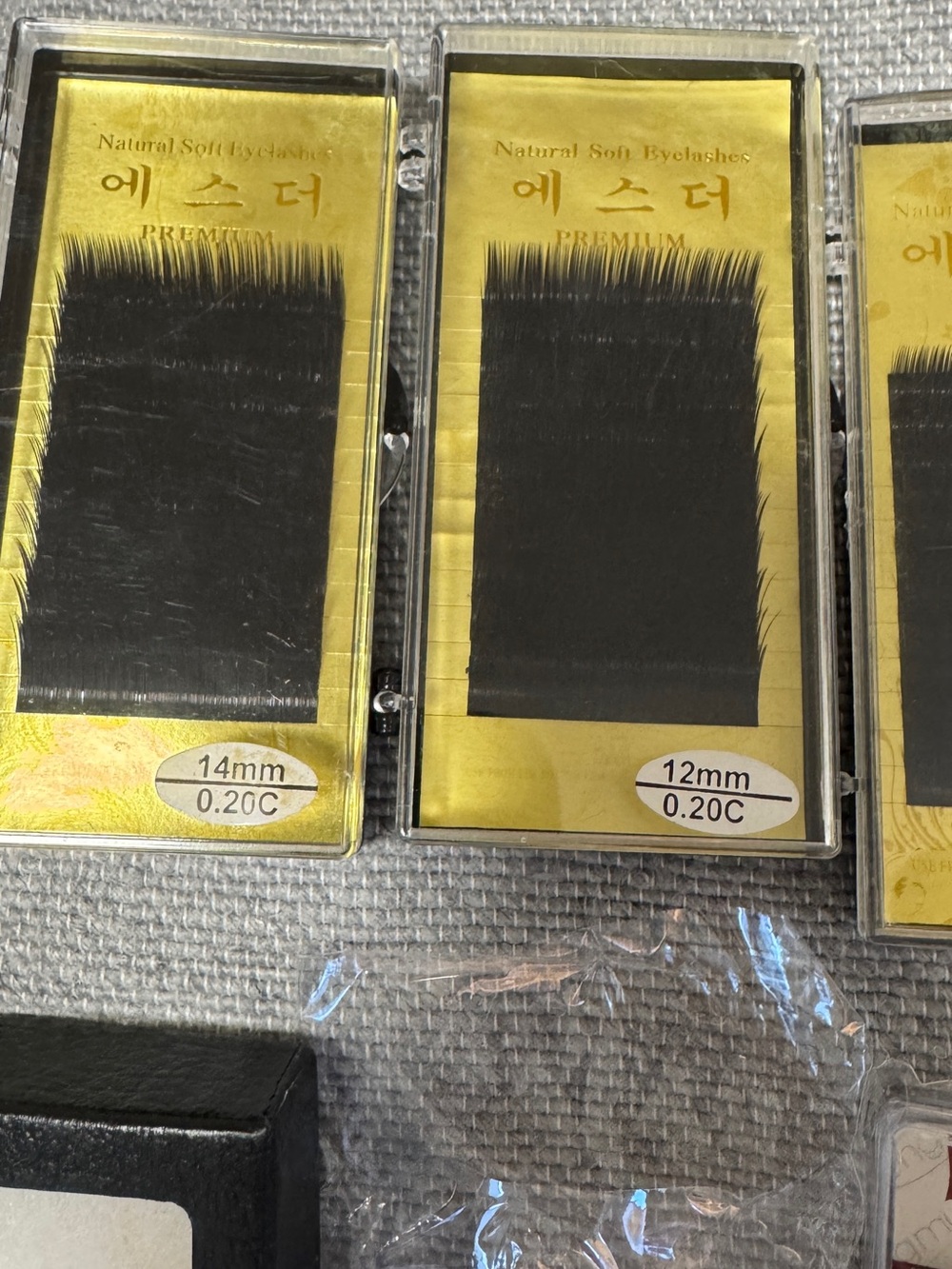 Black Brand Eyelash Extension Trays - Deep Black Lashes